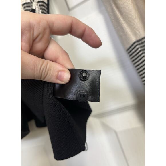 Nic + Zoe Silk Blend Geometric Button Front Cardigan Size Medium Dark Academia - Picture 8 of 10